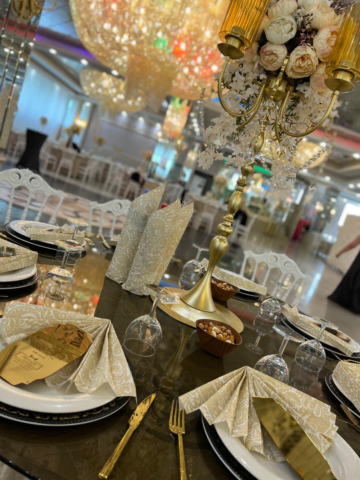 Goldene Tischdeko